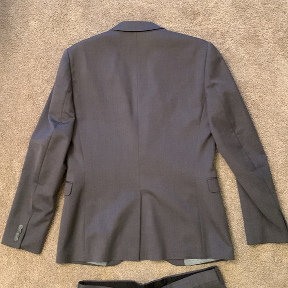 Express Innovator Suit - Picture 5 of 6